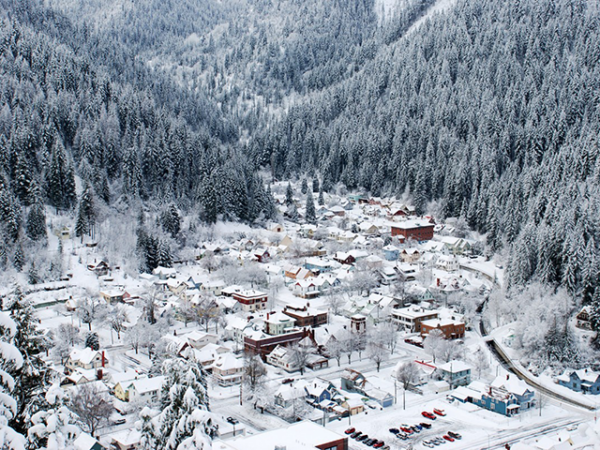 Landscape view of the town of Wallace, Idaho covered in snow